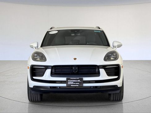 Certified 2026 Porsche Macan AWD/4WD image 11