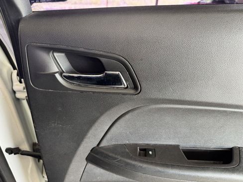 Used 2015 Chevrolet Equinox LS FWD image 32