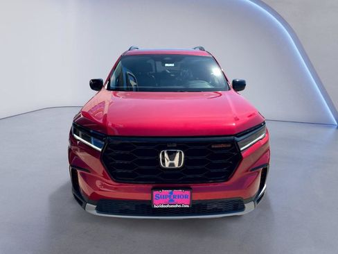 Used 2025 Honda Pilot TrailSport image 5