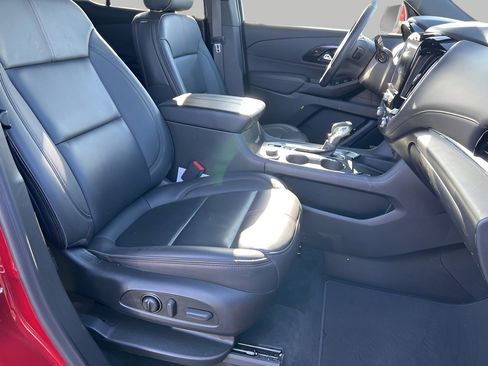 Used 2023 Chevrolet Traverse RS image 38