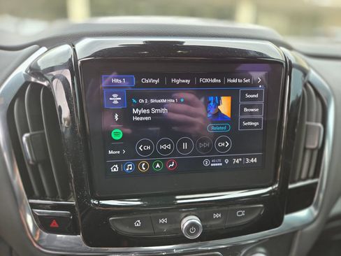 Used 2023 Chevrolet Traverse RS FWD image 22