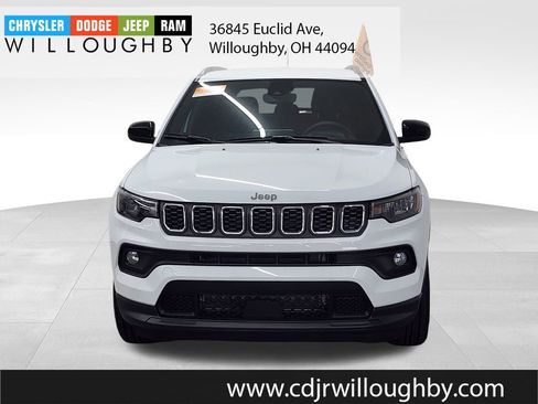 Used 2024 Jeep Compass Latitude image 2