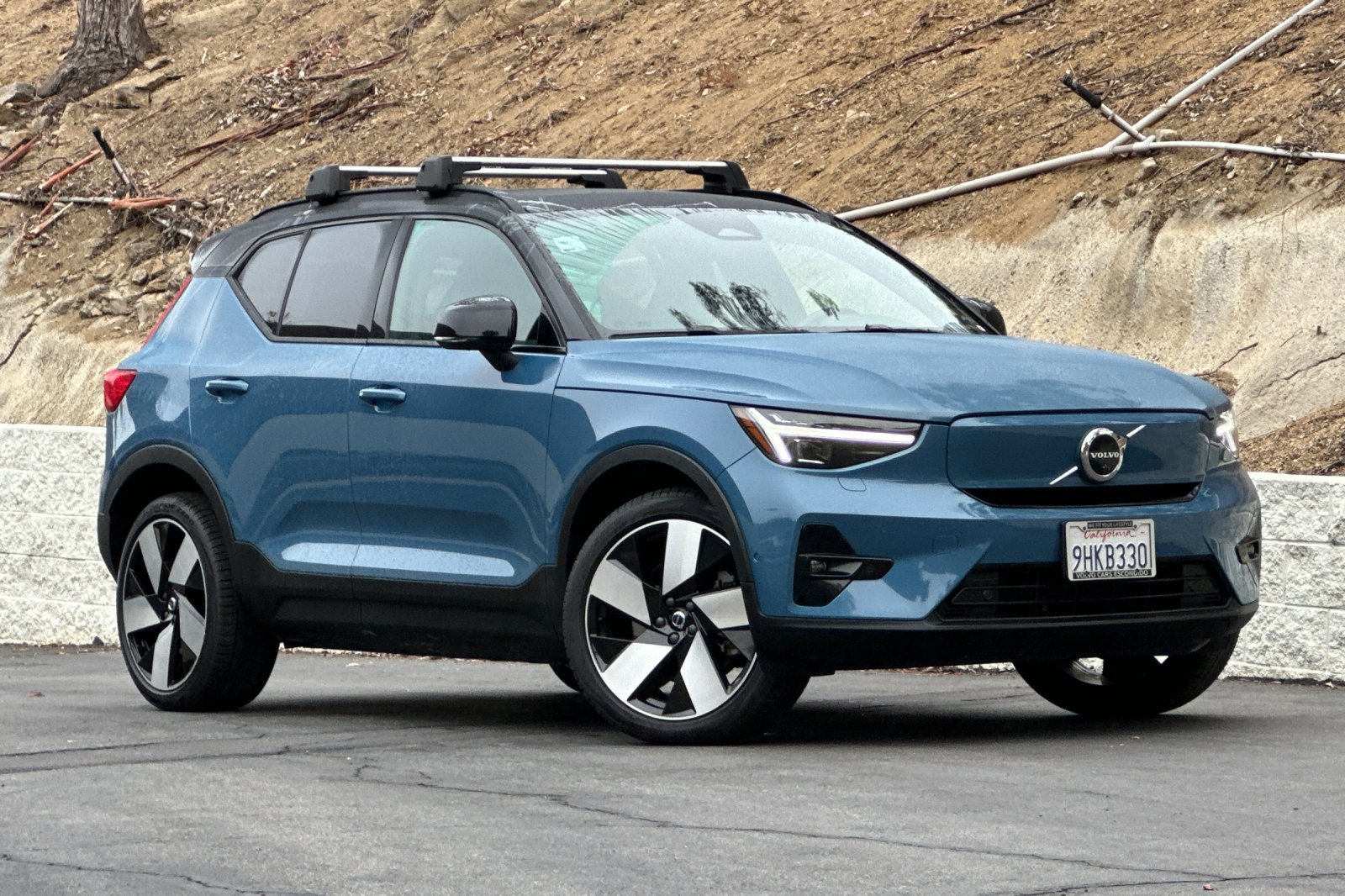 Certified 2023 Volvo XC40 Recharge Ultimate w/ Protection Package Premier AWD/4WD image 2