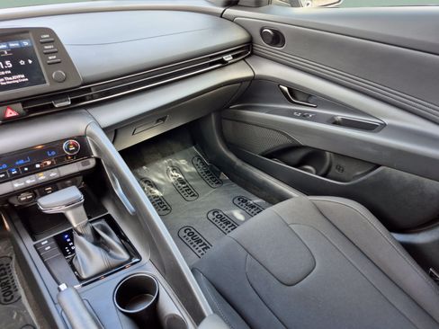 Certified 2025 Hyundai Elantra Sport FWD image 13