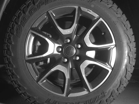 Used 2025 Jeep Compass Trailhawk AWD/4WD image 12
