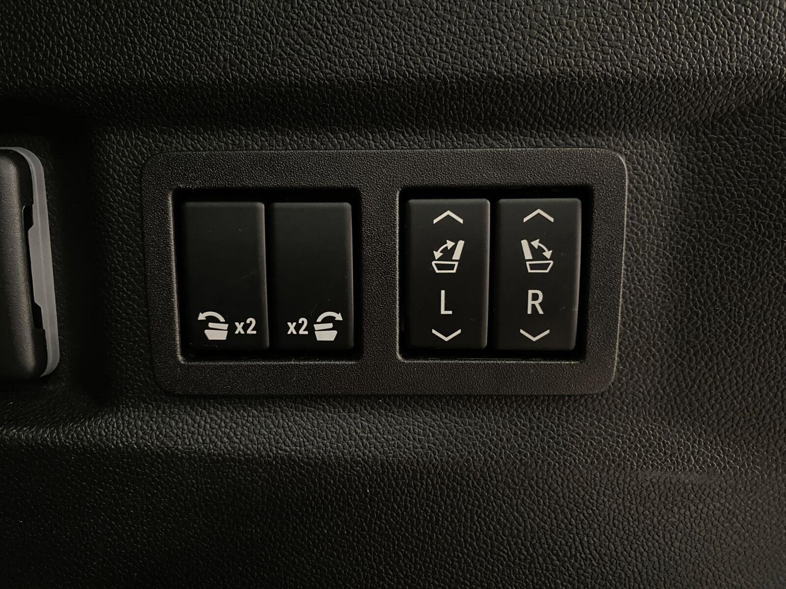 Used 2023 GMC Yukon Denali Ultimate AWD/4WD image 6