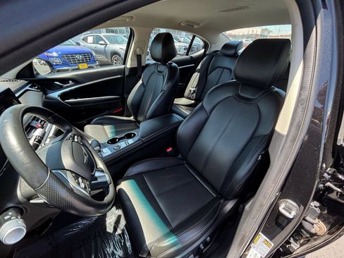 Used 2025 Genesis G70 2.5T RWD image 37