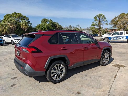 Used 2019 Toyota RAV4 XLE Premium image 9