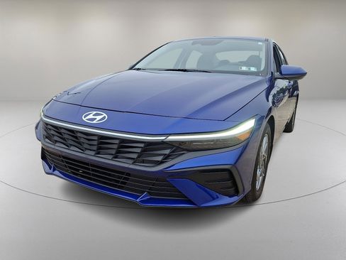 Used 2024 Hyundai Elantra SEL FWD image 4