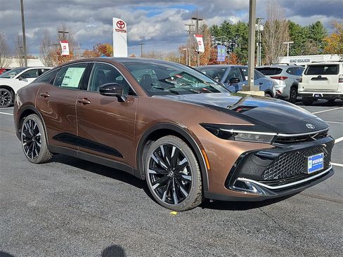 New 2026 Toyota Crown Platinum image 3