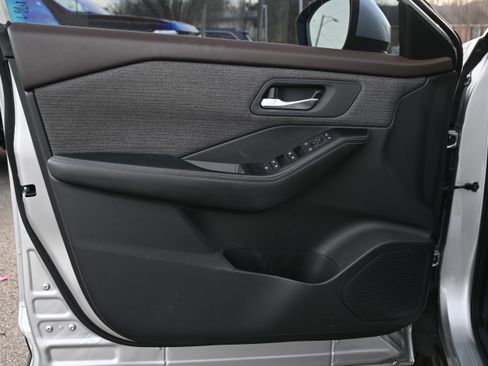 Used 2021 Nissan Rogue SV image 26