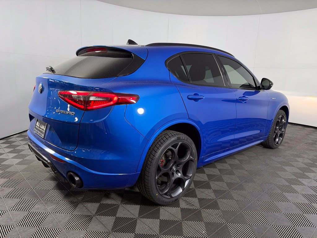 Used 2023 Alfa Romeo Stelvio Veloce AWD/4WD image 7
