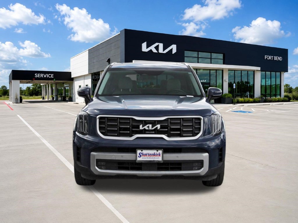 Used 2024 Kia Telluride SX w/ Towing Package FWD image 2