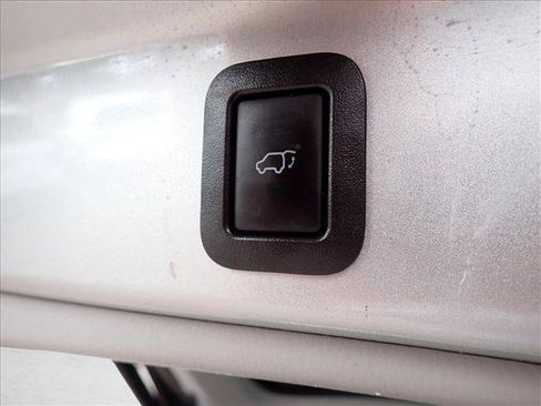 Used 2018 Toyota Highlander Limited Platinum AWD/4WD image 9