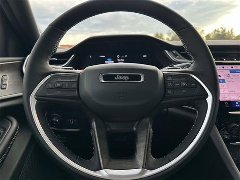 New 2025 Jeep Grand Cherokee Limited image 14