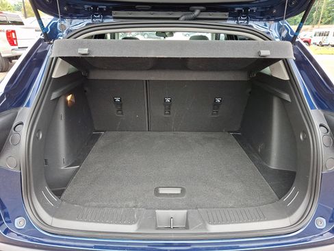 Used 2024 Chevrolet Trax LT w/ Sunroof Package FWD image 27