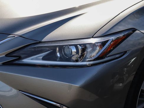 Used 2021 Lexus ES 300h w/ Accessory Package 2 image 2