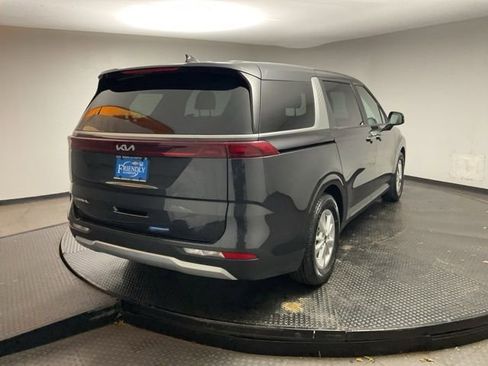 Used 2023 Kia Carnival LX image 8