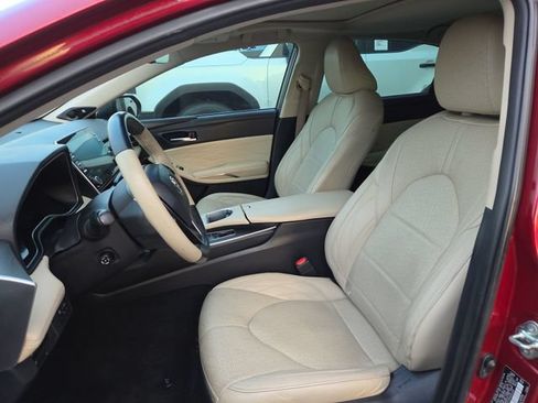 Used 2019 Toyota Avalon Limited FWD image 13