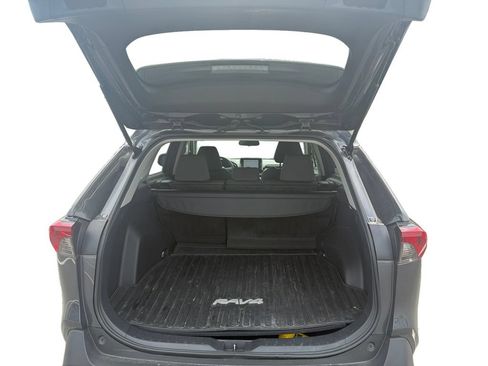 Used 2025 Toyota RAV4 XLE AWD/4WD image 13
