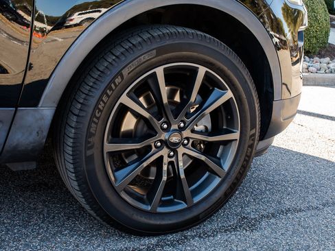 Used 2018 Ford Explorer XLT w/ Equipment Group 202A image 8