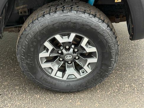 Used 2018 Toyota Tacoma TRD Off-Road image 10