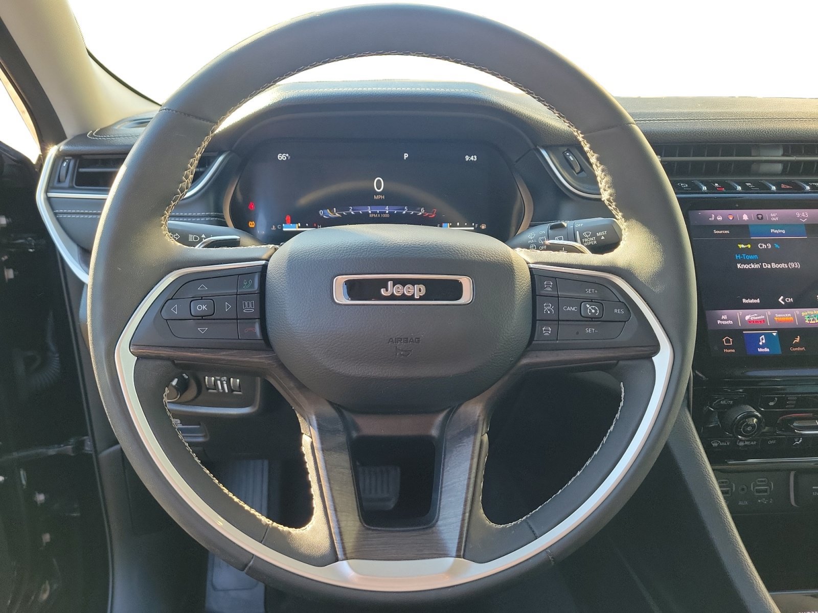 Used 2023 Jeep Grand Cherokee L Limited AWD/4WD image 12