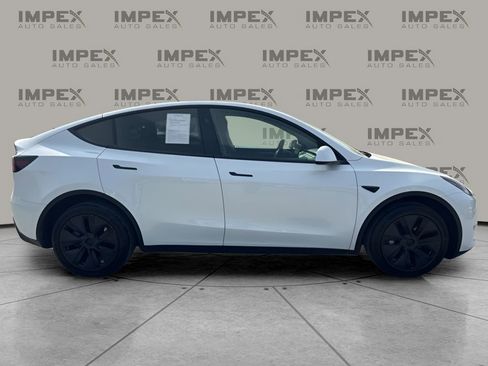 Used 2025 Tesla Model Y Long Range image 6