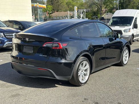 Used 2022 Tesla Model Y Long Range AWD/4WD image 3