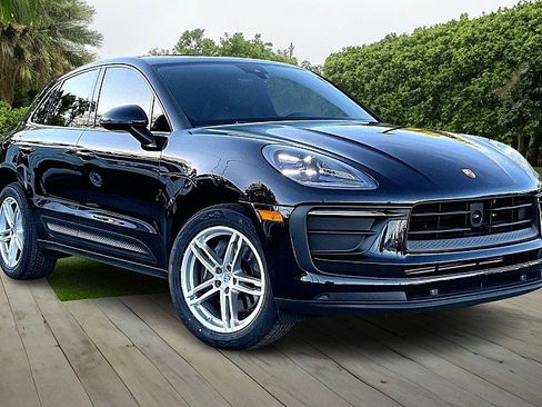 Used 2023 Porsche Macan Turbo image 11