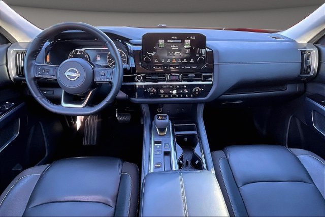 Used 2024 Nissan Pathfinder SL FWD image 14