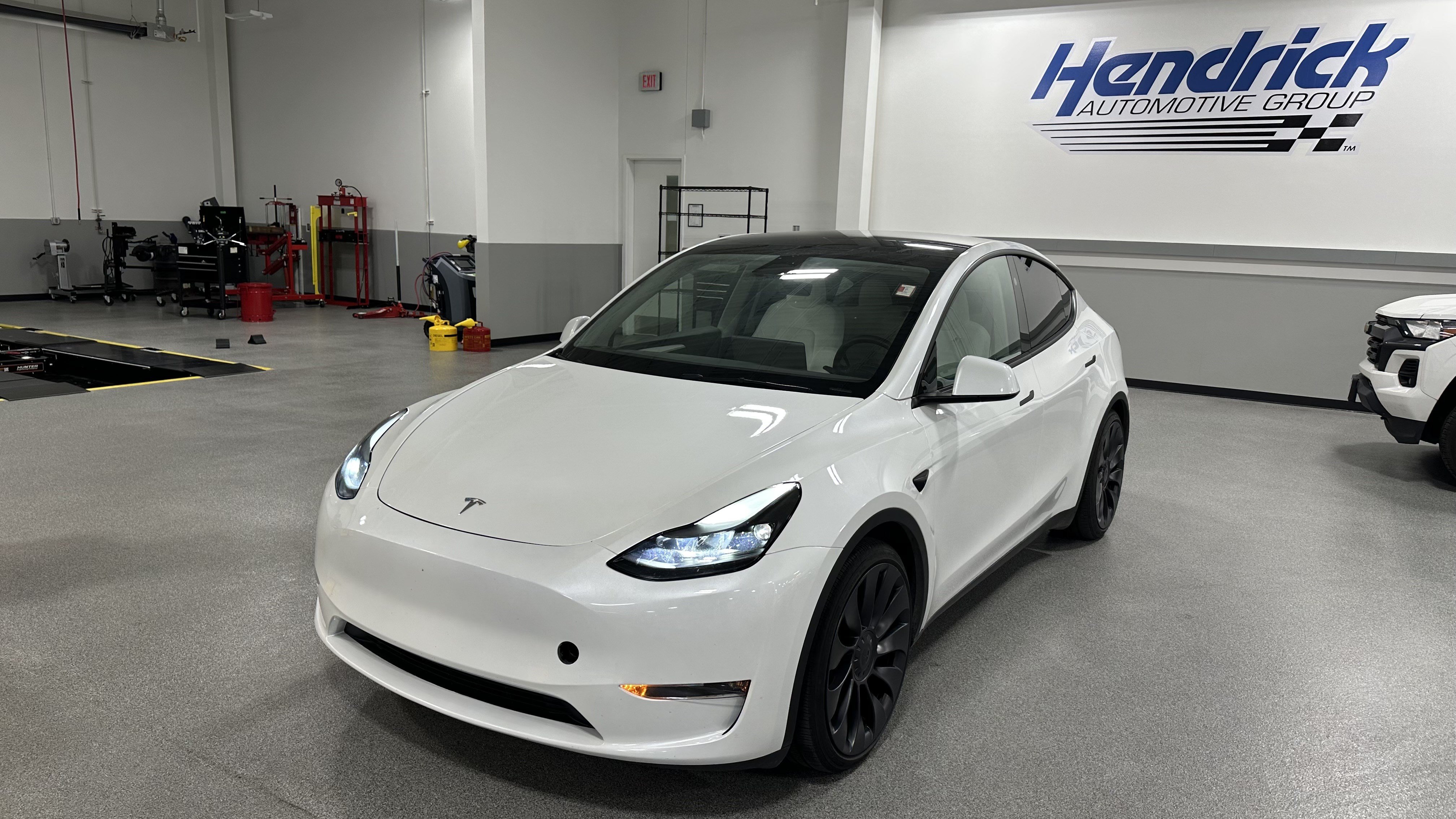 Used 2025 Tesla Model Y Performance AWD/4WD image 5