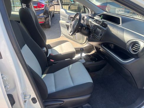 Used 2014 Toyota Prius C Three FWD image 10