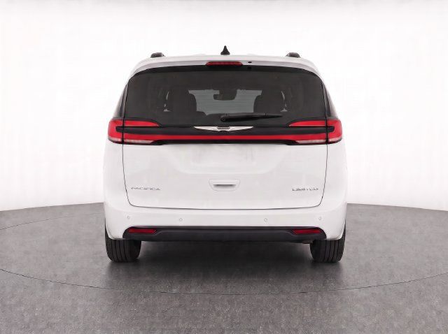 Used 2023 Chrysler Pacifica Limited FWD image 7