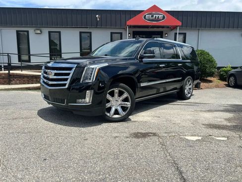 Used 2017 Cadillac Escalade ESV Premium Luxury image 3