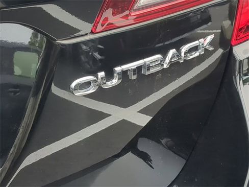 Used 2018 Subaru Outback 2.5i Premium image 12