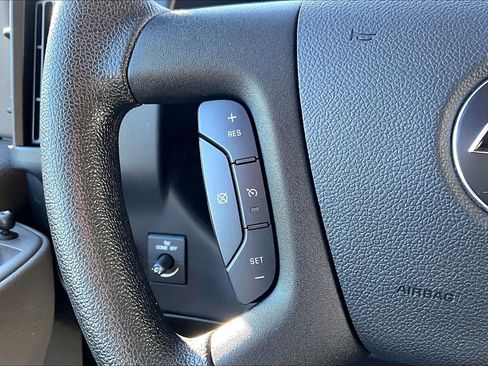 Used 2018 Chevrolet Express 2500 LT w/ LT Preferred Equipment Group image 22