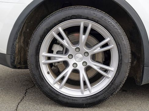 Used 2024 Tesla Model Y Long Range AWD/4WD image 13