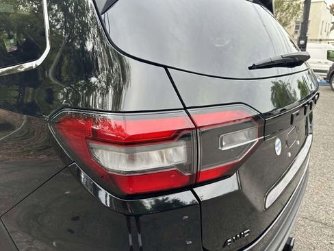 Used 2025 Honda Pilot TrailSport image 9