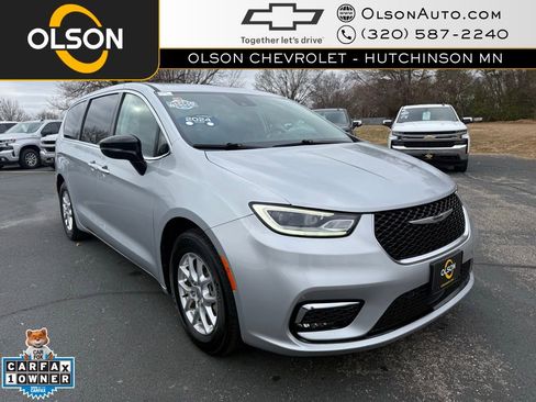 Used 2024 Chrysler Pacifica Touring-L image 7