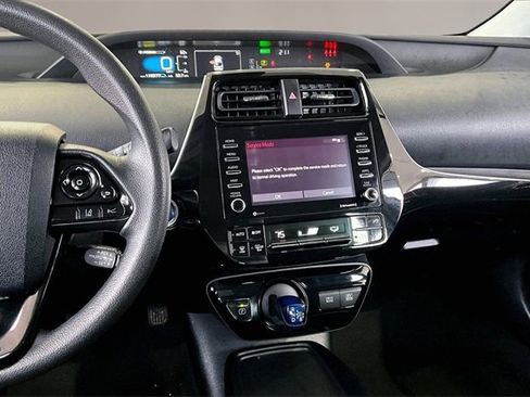 Used 2021 Toyota Prius LE image 9