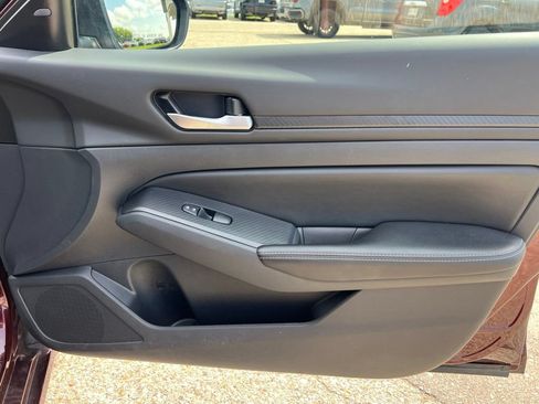 Used 2025 Nissan Altima 2.5 SV FWD image 40