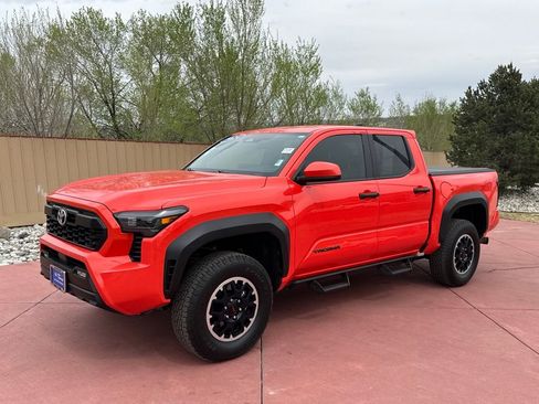 Used 2024 Toyota Tacoma TRD Off-Road image 3