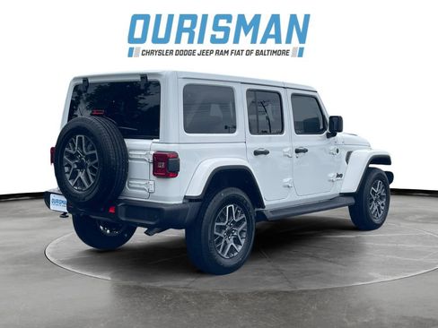 Used 2025 Jeep Wrangler Unlimited Sahara AWD/4WD image 6