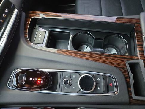 Used 2021 Cadillac Escalade ESV Premium Luxury w/ Driver Assist Tech Package AWD/4WD image 32