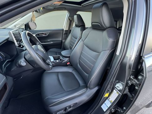 Used 2020 Toyota RAV4 Limited image 20