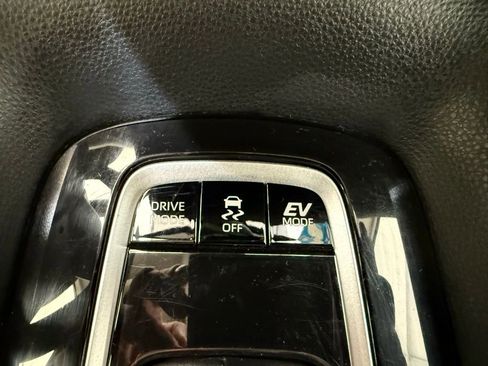 Used 2025 Toyota Corolla XLE image 35