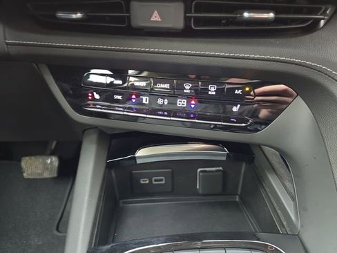 Used 2023 Buick Envision Essence image 18