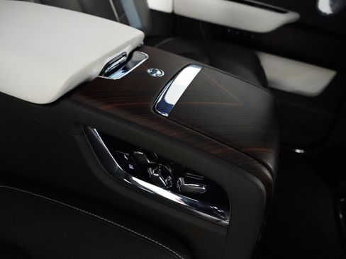 Used 2023 Rolls-Royce Cullinan w/ Cullinan Package image 36