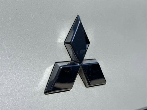 Used 2024 Mitsubishi Outlander SE image 23